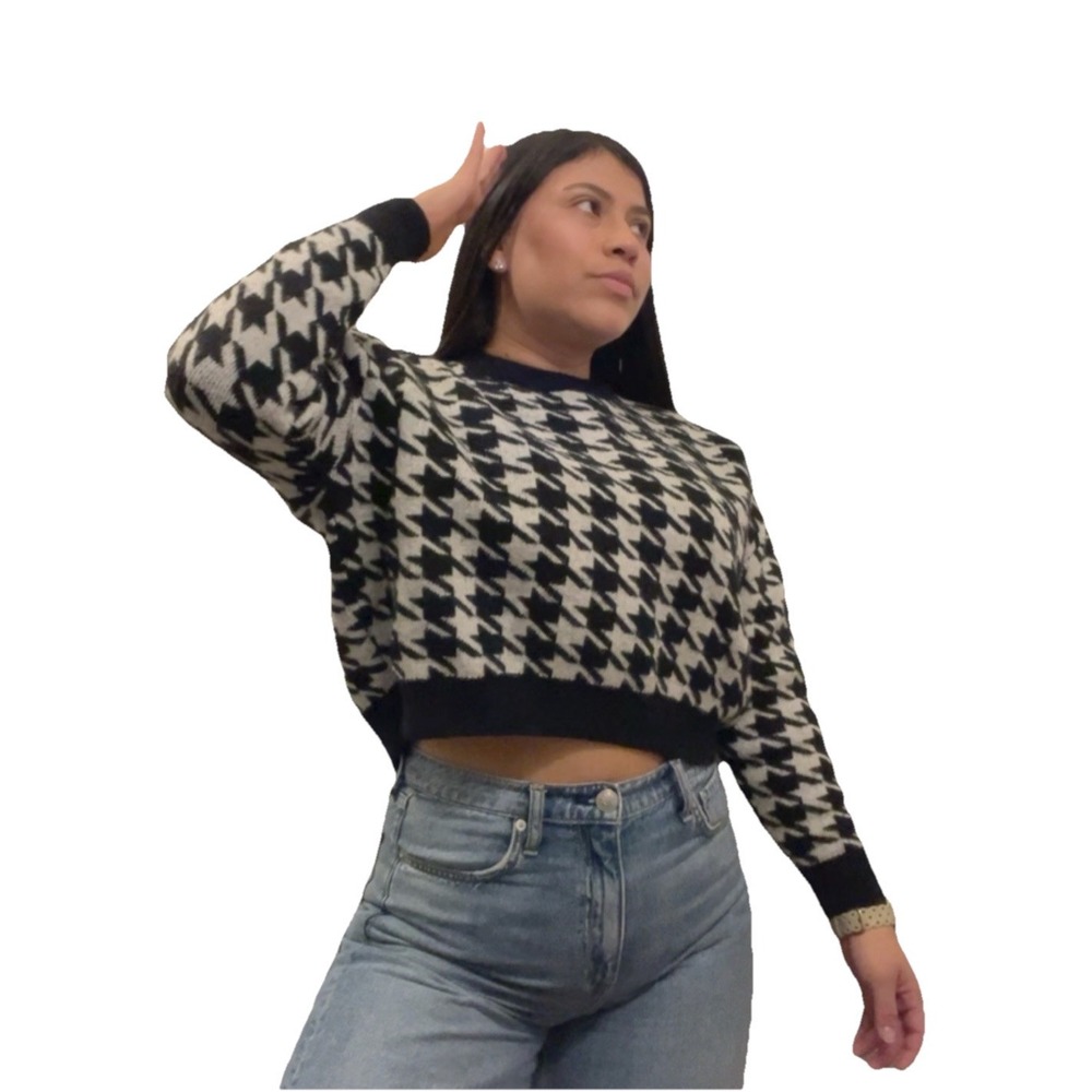 Women's MOTEL Black & White Retro Pattern Cropped Sweater Size Small